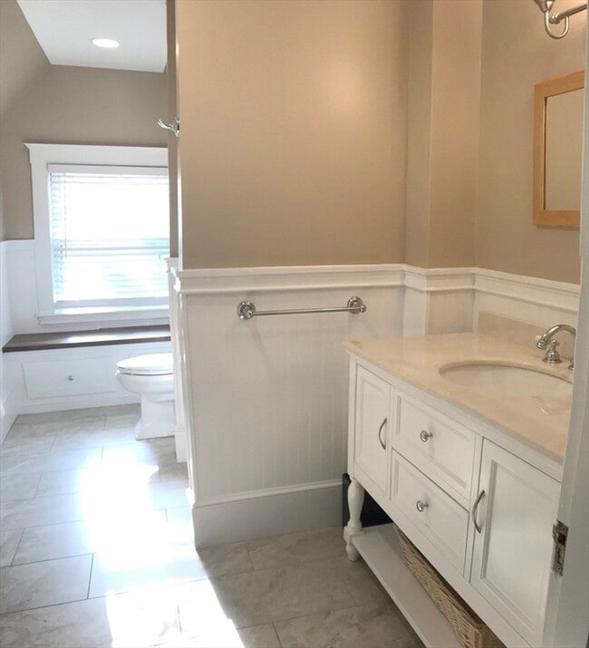 Building Photo - 70 Sumner St