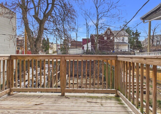 Building Photo - Newly Renovated 4 Bedroom Single Family Home