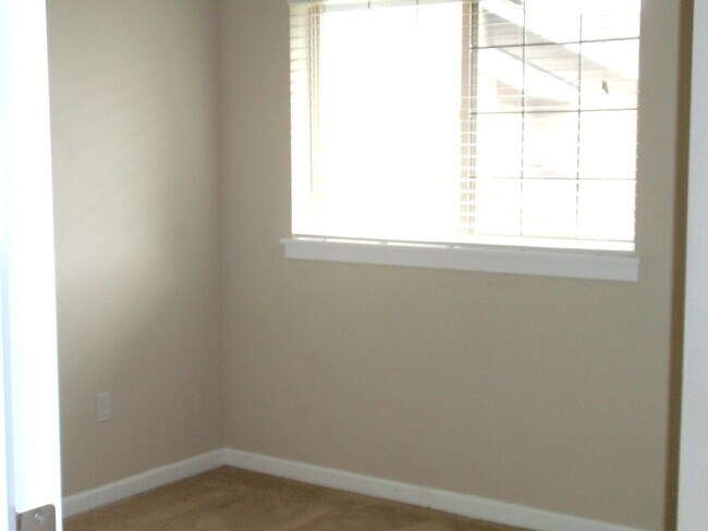 Building Photo - Two Story Home in the Riverstone Community