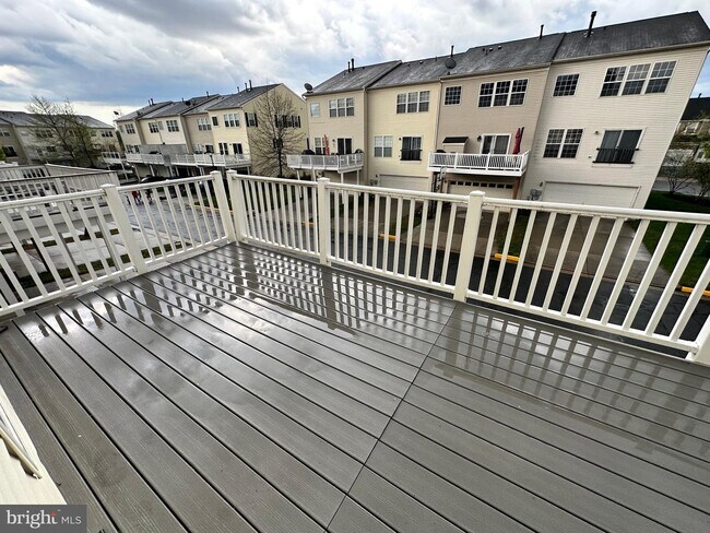 Building Photo - 44251 Huron Terrace