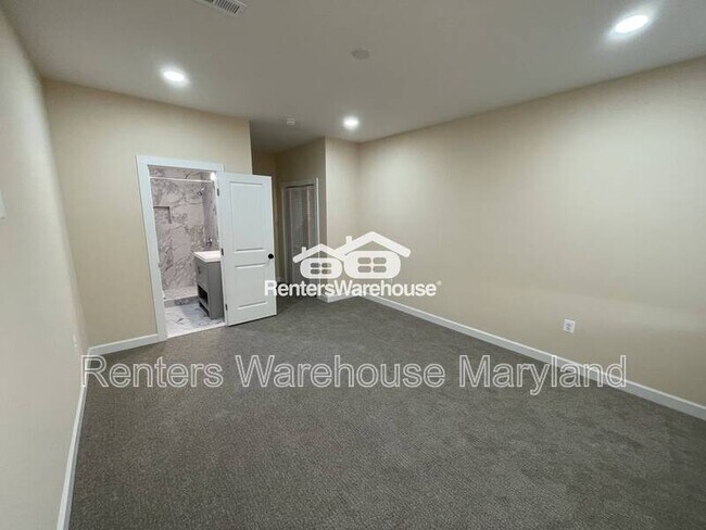 Building Photo - 921 N Patterson Park Ave