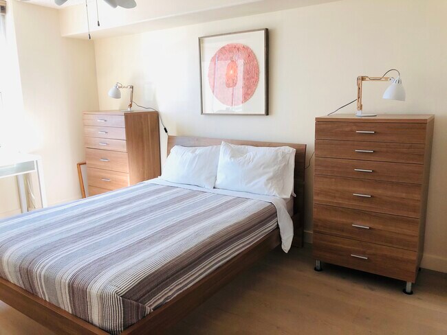 Master Bedroom with lots of storage for clothes Queen bed - 801 S King St