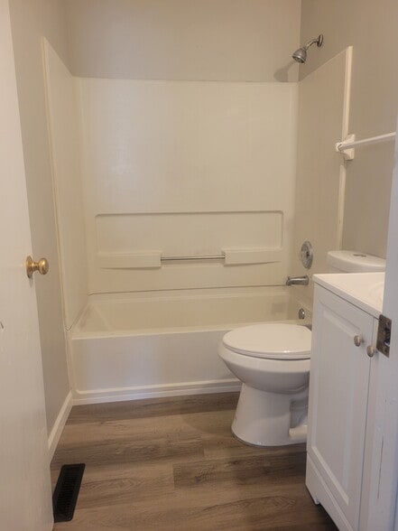 Building Photo - 2695 Four Seasons Dr