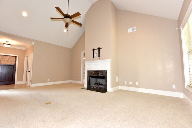 Building Photo - 1453 Cloverbrook Cir