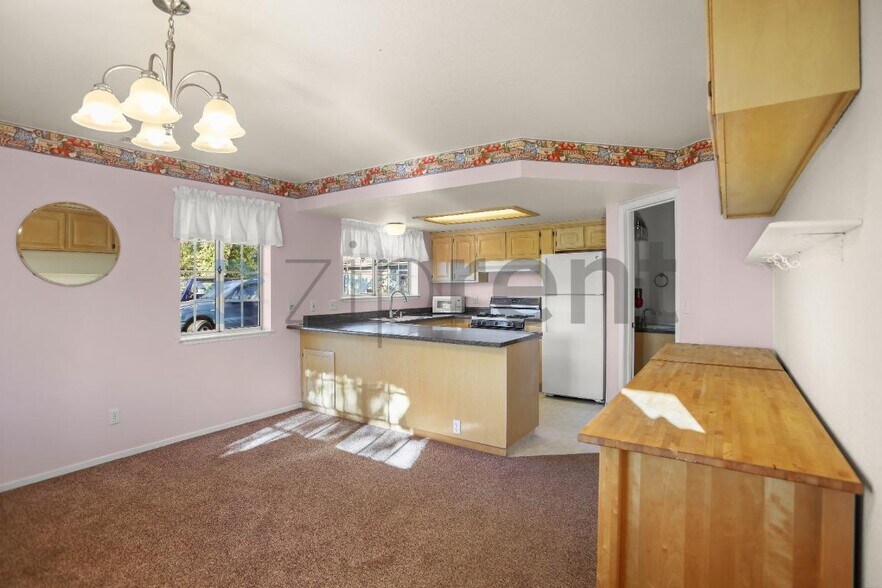 Building Photo - 44606 Silver Spur Trail