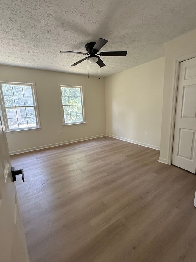 Building Photo - 208 Highland Park Dr