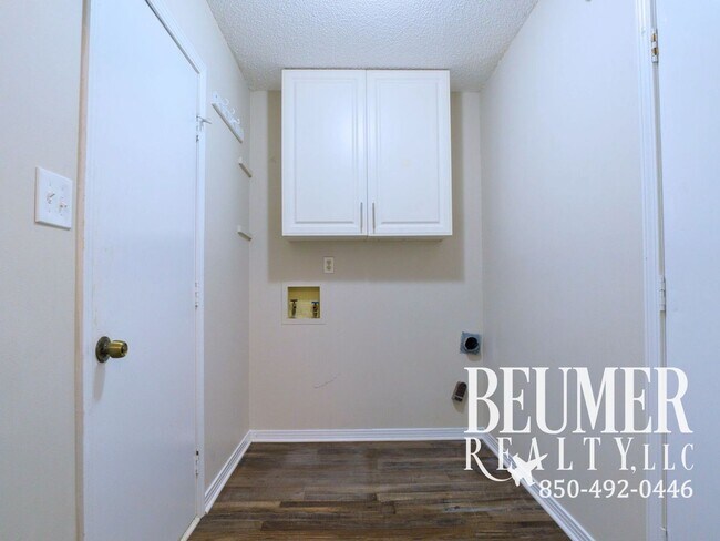 Building Photo - Charming Corner Haven 4BR/3BA Brick Home for Rent