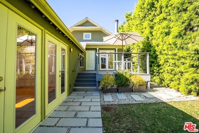 Building Photo - 721 Marine St