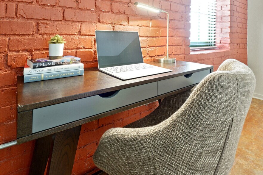 Building Photo - 1041 Constance St