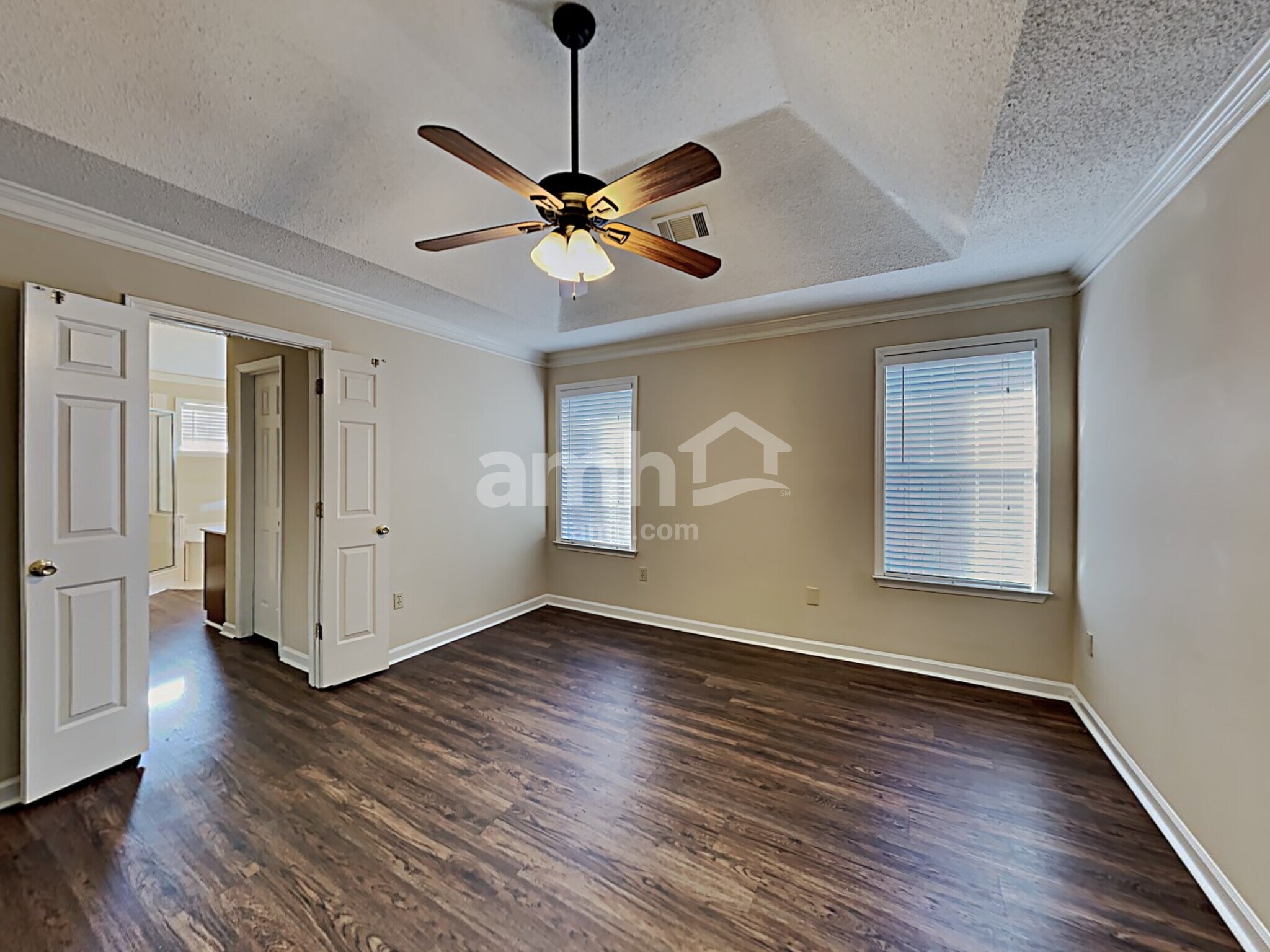 Building Photo - 10067 Woodland Grove Dr