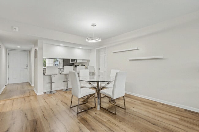 Building Photo - 1518 Whitehall Dr