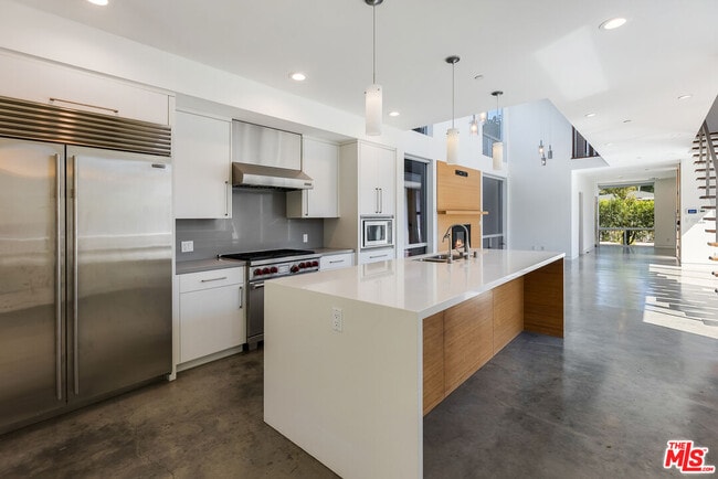 Building Photo - 547 Huntley Dr
