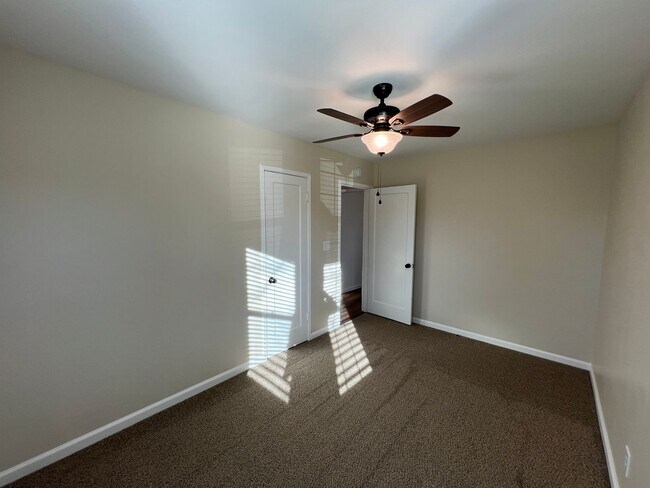 Building Photo - Updated 2-bedroom cottage in La Loma neighborhood!