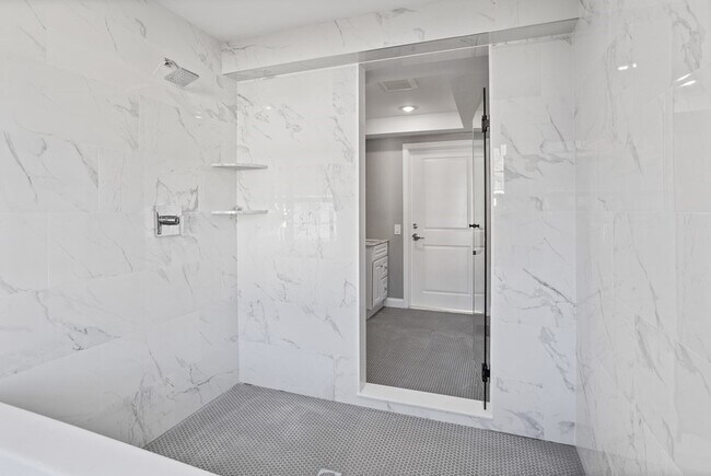 Building Photo - 144 Lincoln Rd