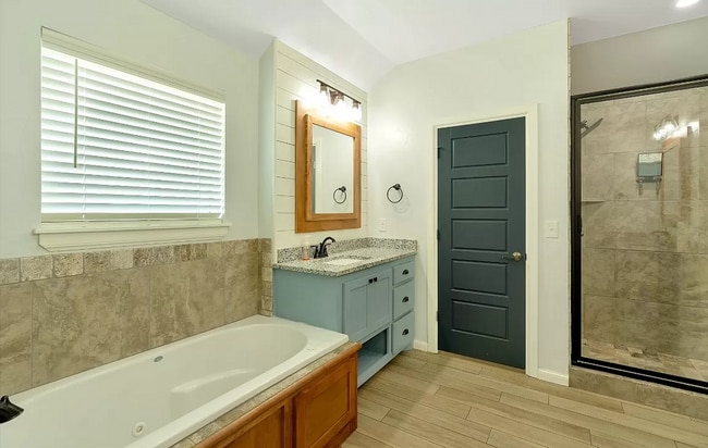 Building Photo - Stunning 3BD/2.5BTH Home in Mustang