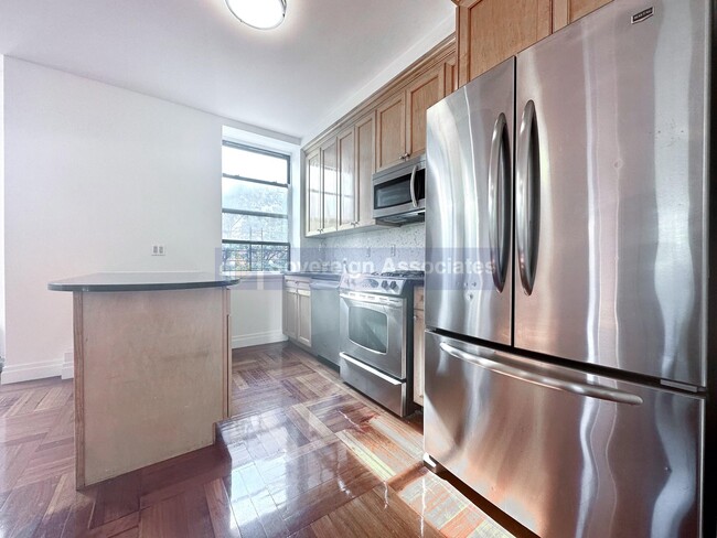 Building Photo - 611 W 137th St