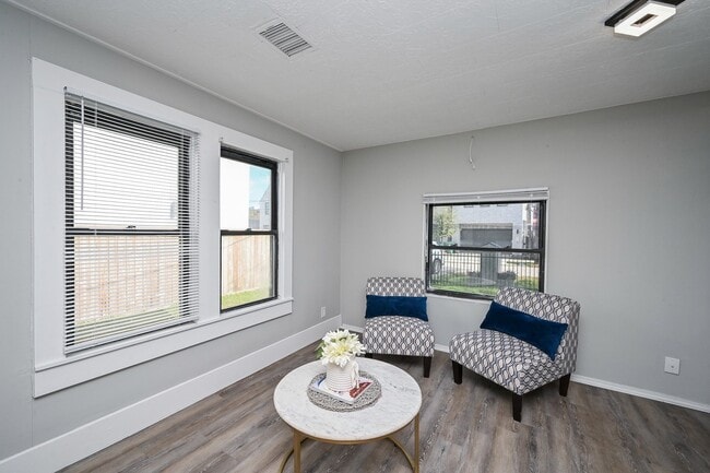 Building Photo - 1507 Laird St