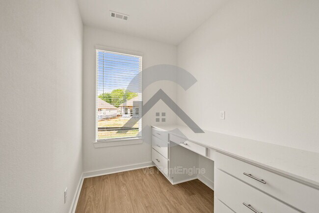 Building Photo - 621 Riley Ln