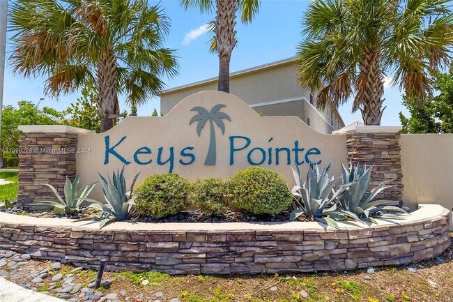 Building Photo - 389 NE 5th Pl