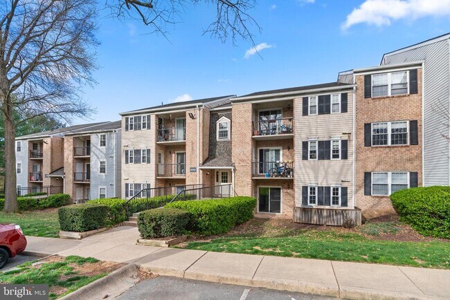 Building Photo - 18302 Streamside Dr