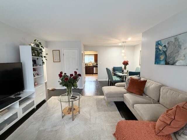 Building Photo - 9430 Bay Colony Dr