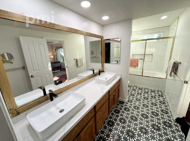 Building Photo - Exquisite 4-Bedroom Solar Home in Prime Location with Community Amenities