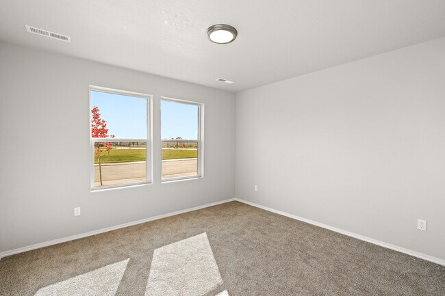Building Photo - 11760 W Rose Lake St