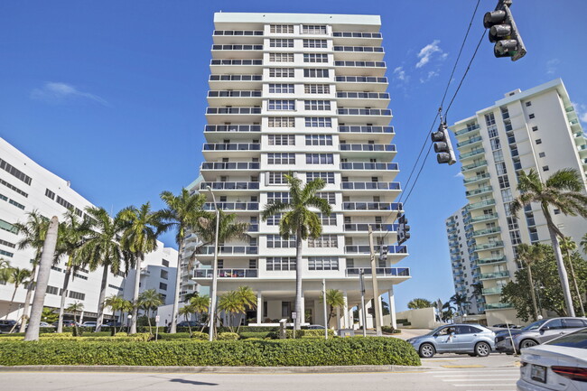 Building Photo - 3725 S Ocean Dr