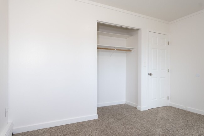 Building Photo - Diamond in the rough! Newly renovated interior - 5 Bed 2 Bath!