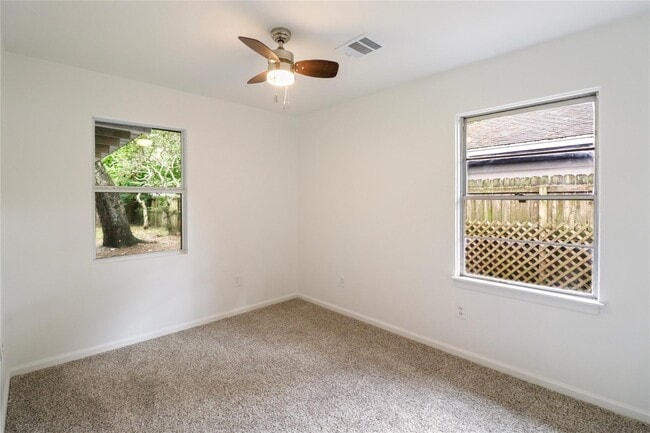 Building Photo - 527 Gardenia St