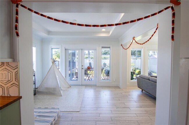 Building Photo - 600 43rd Ave NE