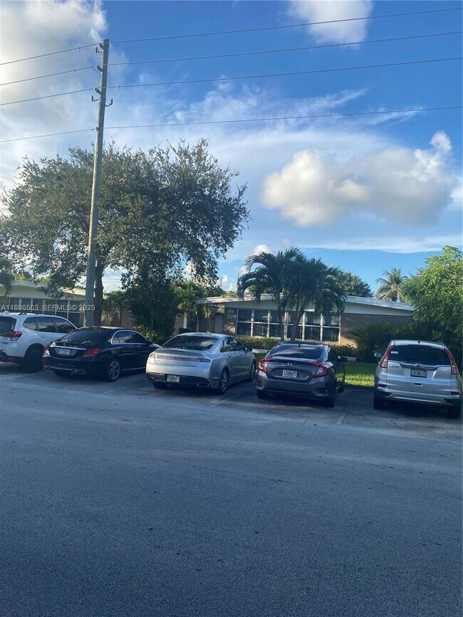 Building Photo - 2011 NE 167th St