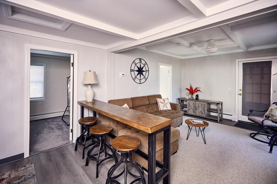 Building Photo - 161 Charlotte Dr