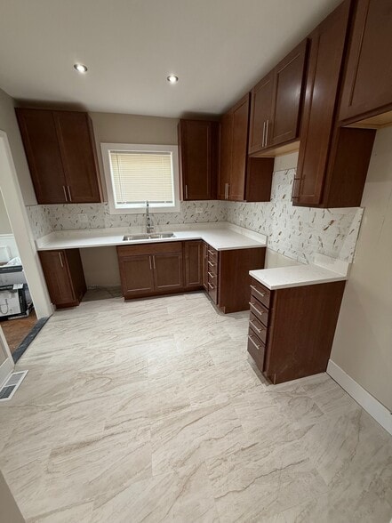 Building Photo - 10154 S Calumet Ave