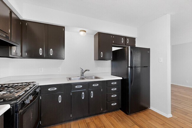 Building Photo - 225 Hanosh Ct SE