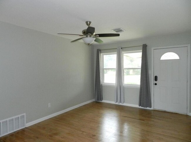 Building Photo - 6411 NW Compass Dr