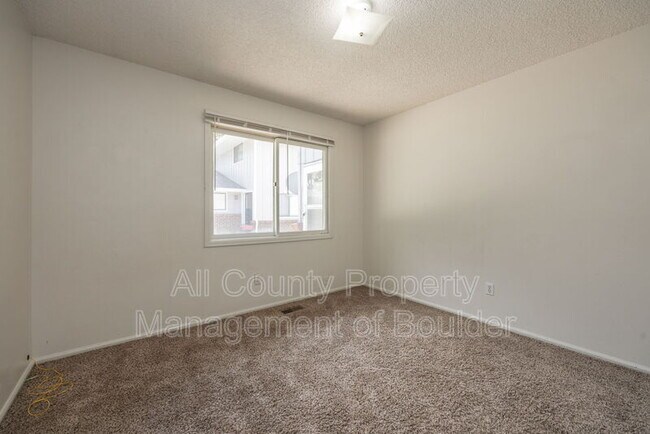 Building Photo - 2330 Wedgewood Ave