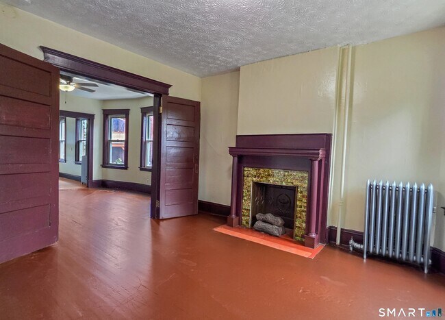 Building Photo - 2-4 Mortson St