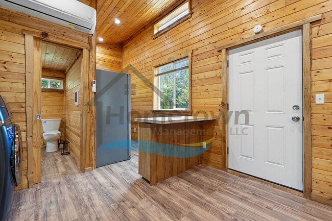 Building Photo - 1 Bedroom 1 Bath Cottage Style Studio Home with Off Street Parking Available in Sagle, Idaho!
