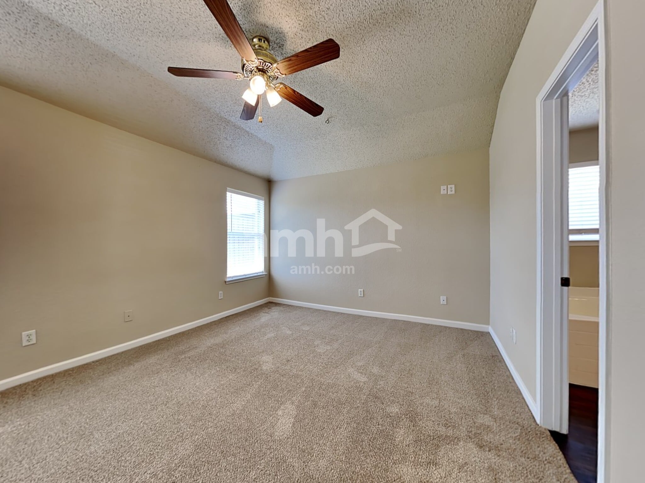 Building Photo - 955 Aaron Dr