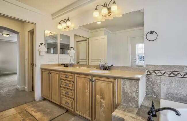 Building Photo - 10904 Cascading Spring Cir