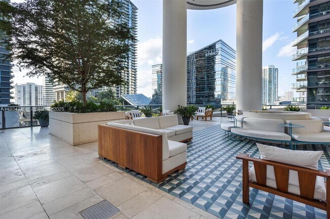 Building Photo - 801 S Miami Ave