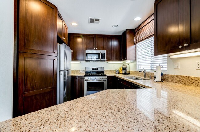 Building Photo - 2 Master Suites - 2 car garage - Townhome