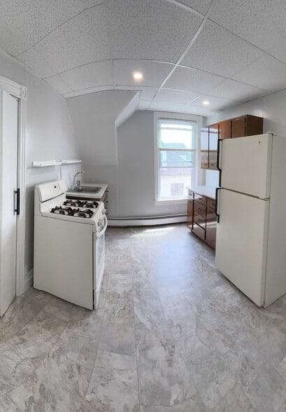 Kitchen - 48 Grove St