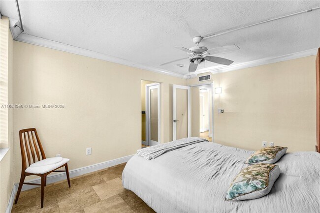 Building Photo - 10825 SW 112th Ave
