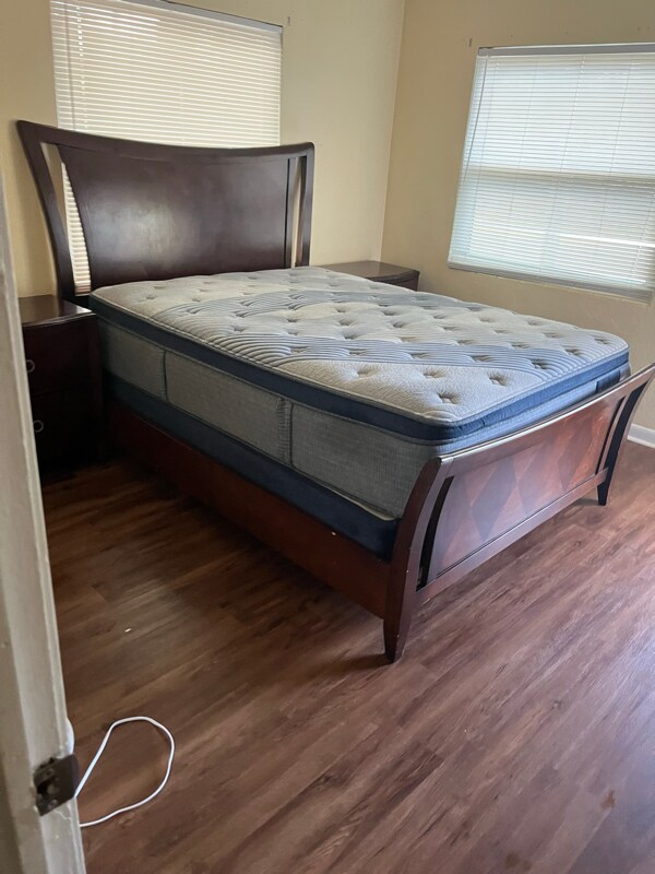 Building Photo - 4586 Park St