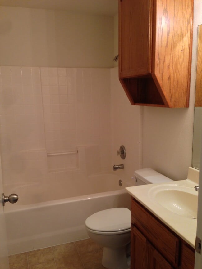 Building Photo - 3BR / 2BA Duplex in Hewitt, Texas | Midway...