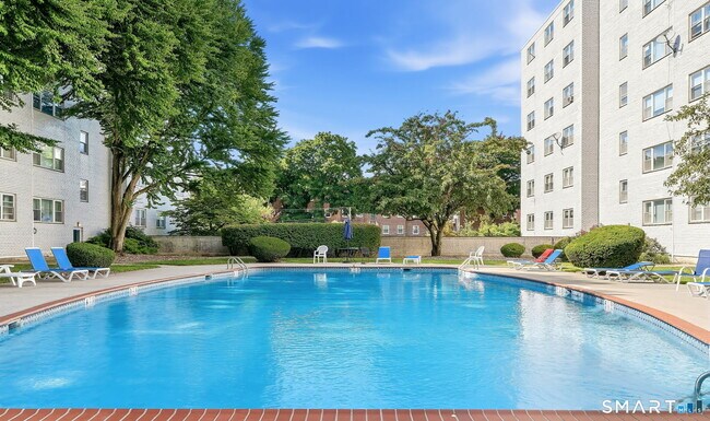 Building Photo - 887 Farmington Ave