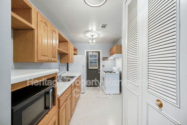 Building Photo - 6022 Castle Vw Dr