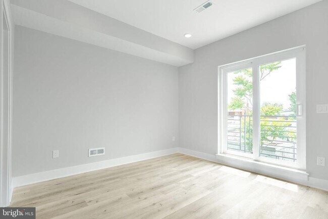 Building Photo - 5122 Ranstead St